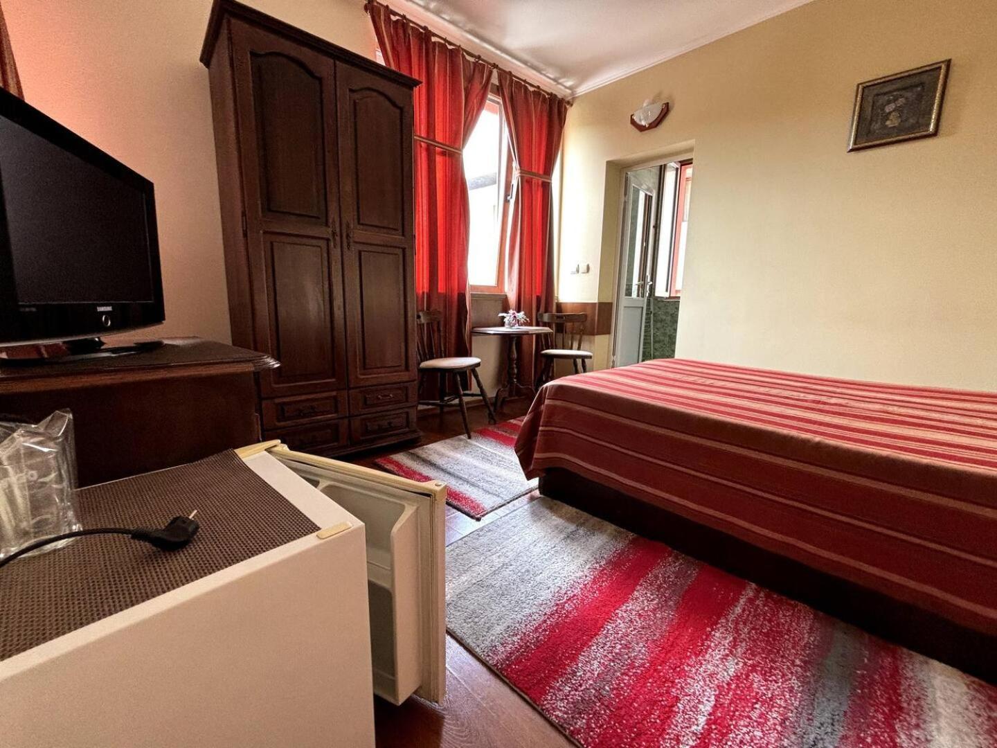 Hotel Rai Trjavna Exteriör bild